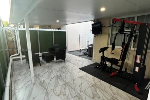 House in Hialeah Gardens, Florida 3 bedrooms, 108.7 sq.m. № 2001021 - photo 19