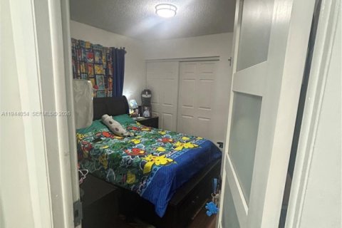 House in Hialeah Gardens, Florida 3 bedrooms, 108.7 sq.m. № 2001021 - photo 13