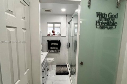 House in Hialeah Gardens, Florida 3 bedrooms, 108.7 sq.m. № 2001021 - photo 9