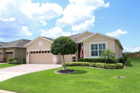 House in Clermont, Florida 4 bedrooms, 213.02 sq.m. № 1786857 - photo 1