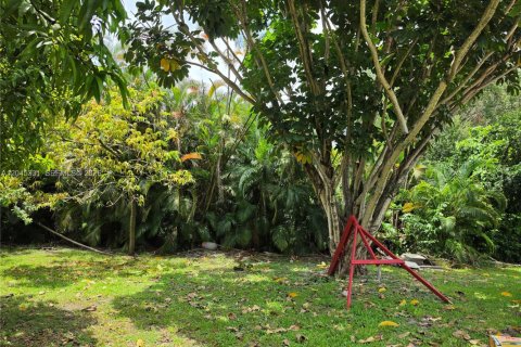 House in Biscayne Park, Florida 3 bedrooms, 101.45 sq.m. № 2274941 - photo 18