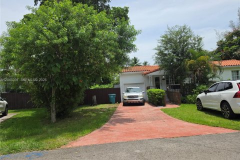 House in Biscayne Park, Florida 3 bedrooms, 101.45 sq.m. № 2274941 - photo 3