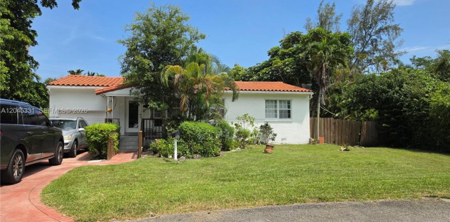House in Biscayne Park, Florida 3 bedrooms, 101.45 sq.m. № 2274941