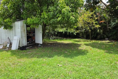 House in Biscayne Park, Florida 3 bedrooms, 101.45 sq.m. № 2274941 - photo 20