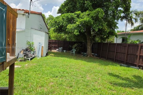 House in Biscayne Park, Florida 3 bedrooms, 101.45 sq.m. № 2274941 - photo 21