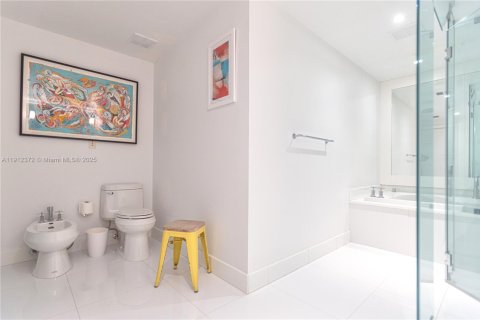 Condominio en alquiler en Miami Beach, Florida, 2 dormitorios, 139.26 m2 № 2013551 - foto 20