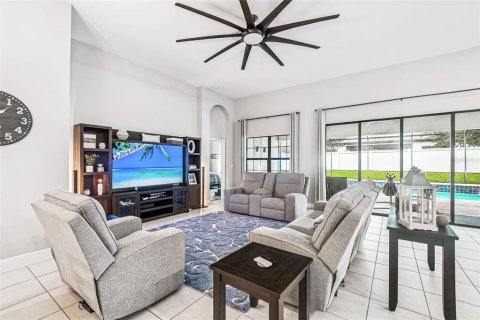 House in Valrico, Florida 5 bedrooms, 297.47 sq.m. № 1907625 - photo 5