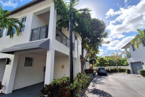 Villa ou maison à louer à Pompano Beach, Floride: 4 chambres, 200.76 m2 № 2009674 - photo 2