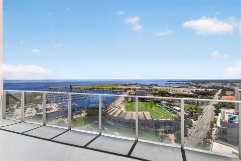 Condo in Saint Petersburg, Florida, 2 bedrooms № 2410014 - photo 19