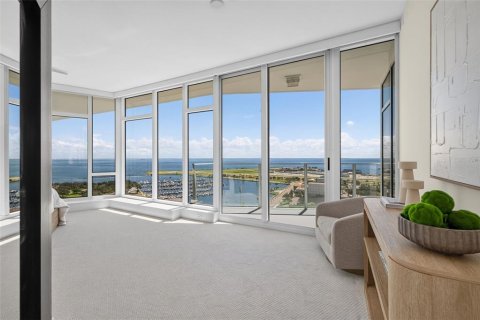 Condo in Saint Petersburg, Florida, 2 bedrooms № 2410014 - photo 25