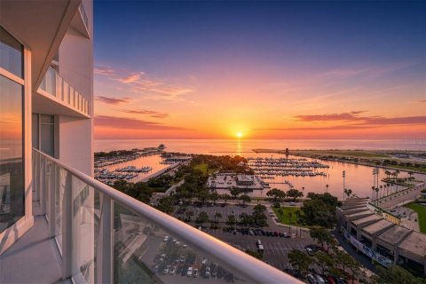 Condo à Saint Petersburg, Floride, 2 chambres № 2410014