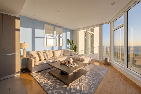 Condo in Saint Petersburg, Florida, 2 bedrooms № 2410014 - photo 4