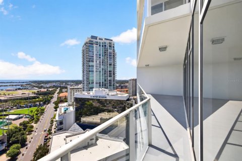 Condo in Saint Petersburg, Florida, 2 bedrooms № 2410014 - photo 20
