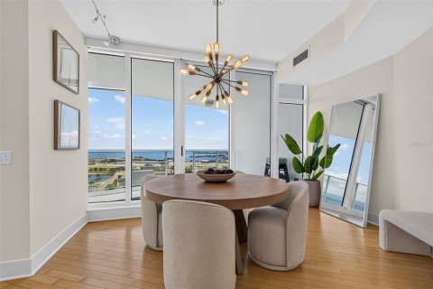Condo in Saint Petersburg, Florida, 2 bedrooms № 2410014 - photo 13