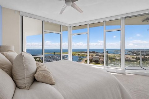 Condo in Saint Petersburg, Florida, 2 bedrooms № 2410014 - photo 27