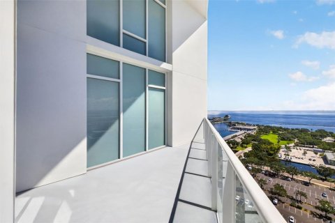 Condo in Saint Petersburg, Florida, 2 bedrooms № 2410014 - photo 18