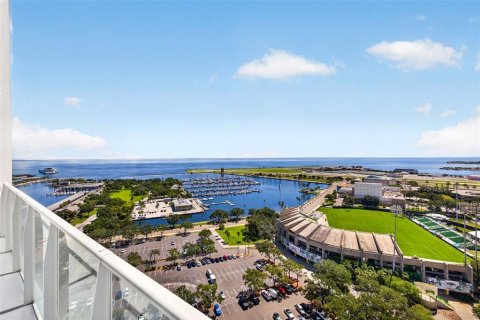 Condo in Saint Petersburg, Florida, 2 bedrooms № 2410014 - photo 15