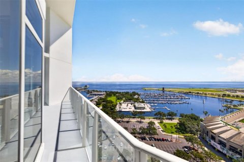 Condo in Saint Petersburg, Florida, 2 bedrooms № 2410014 - photo 17