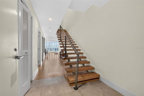 Condo in Saint Petersburg, Florida, 2 bedrooms № 2410014 - photo 23