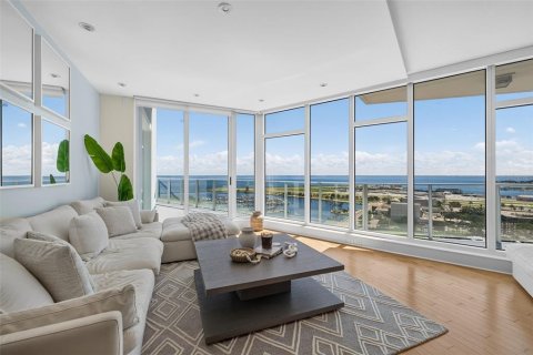 Condo in Saint Petersburg, Florida, 2 bedrooms № 2410014 - photo 5