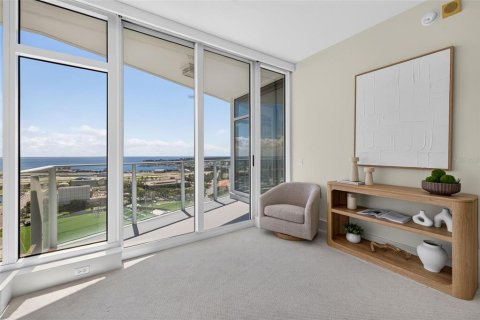 Condo in Saint Petersburg, Florida, 2 bedrooms № 2410014 - photo 28