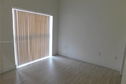 Снять в аренду таунхаус в Катлер-Бей, Флорида 4 спальни, 133.78м2, № 1991640 - фото 20