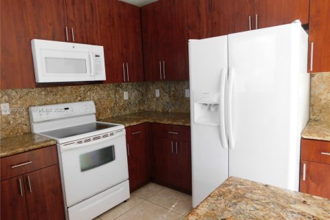 Снять в аренду таунхаус в Катлер-Бей, Флорида 4 спальни, 133.78м2, № 1991640 - фото 10