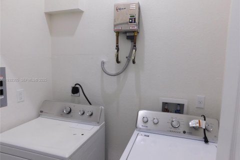 Снять в аренду таунхаус в Катлер-Бей, Флорида 4 спальни, 133.78м2, № 1991640 - фото 19