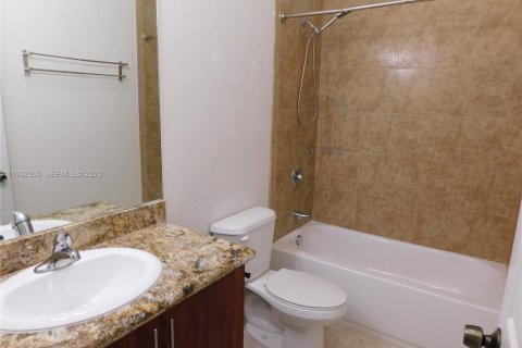 Снять в аренду таунхаус в Катлер-Бей, Флорида 4 спальни, 133.78м2, № 1991640 - фото 23