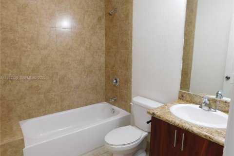 Снять в аренду таунхаус в Катлер-Бей, Флорида 4 спальни, 133.78м2, № 1991640 - фото 6