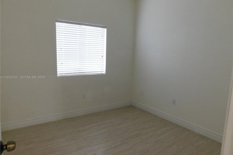 Снять в аренду таунхаус в Катлер-Бей, Флорида 4 спальни, 133.78м2, № 1991640 - фото 24