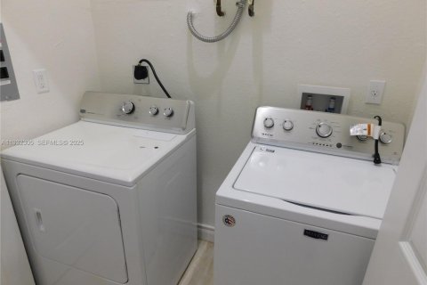 Снять в аренду таунхаус в Катлер-Бей, Флорида 4 спальни, 133.78м2, № 1991640 - фото 18