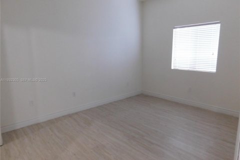 Снять в аренду таунхаус в Катлер-Бей, Флорида 4 спальни, 133.78м2, № 1991640 - фото 22