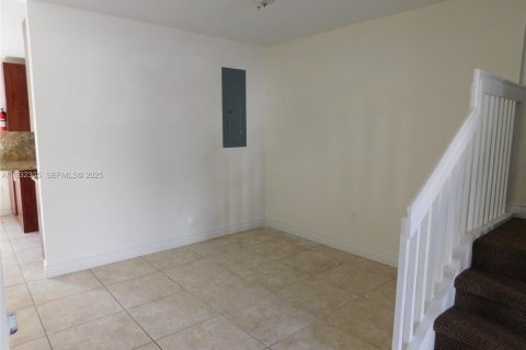 Снять в аренду таунхаус в Катлер-Бей, Флорида 4 спальни, 133.78м2, № 1991640 - фото 5