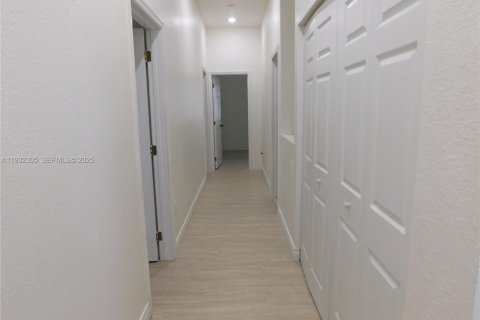 Снять в аренду таунхаус в Катлер-Бей, Флорида 4 спальни, 133.78м2, № 1991640 - фото 17