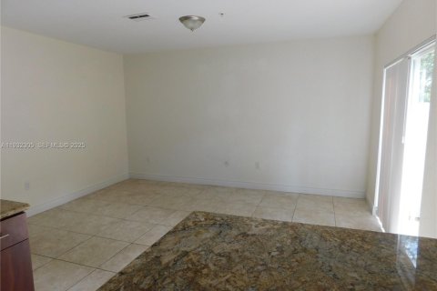 Снять в аренду таунхаус в Катлер-Бей, Флорида 4 спальни, 133.78м2, № 1991640 - фото 12