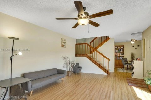 Townhouse in West Palm Beach, Florida 2 bedrooms, 114.83 sq.m. № 1948766 - photo 4