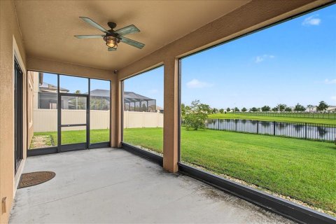 Villa ou maison à vendre à Wesley Chapel, Floride: 5 chambres, 275.36 m2 № 2124491 - photo 2