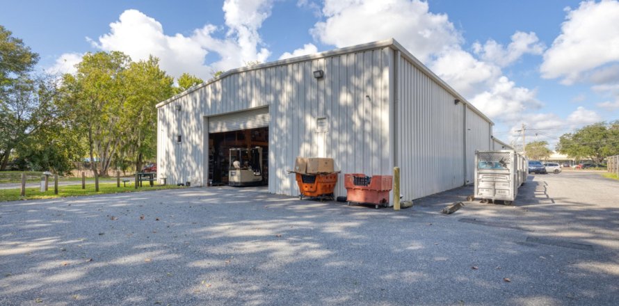 Commercial property in Jacksonville, Florida № 773008