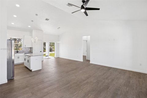 House in Sebring, Florida 3 bedrooms, 138.24 sq.m. № 2086952 - photo 11