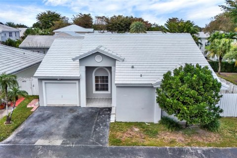 Дом в Майами, Флорида 3 спальни, 131.46м2 № 2023285