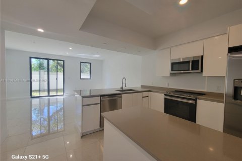 Townhouse in Dania Beach, Florida 3 bedrooms, 146.97 sq.m. № 1796438 - photo 2
