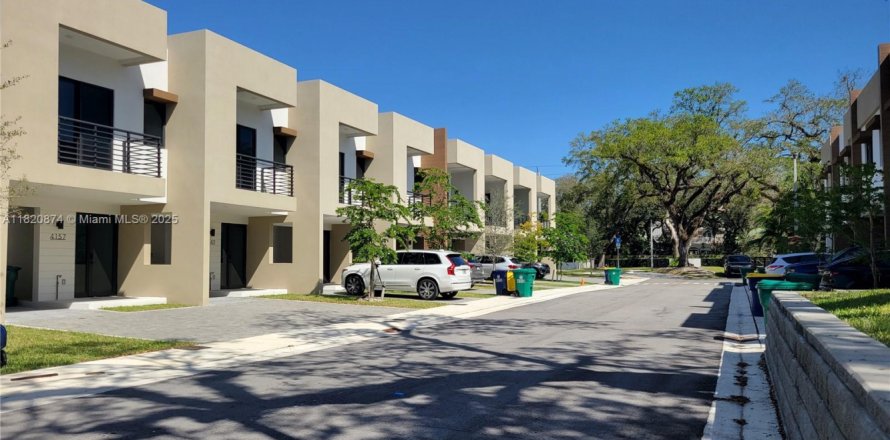 Townhouse in Dania Beach, Florida 3 bedrooms, 146.97 sq.m. № 1796438