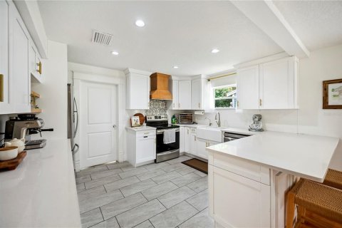 House in Lakeland, Florida 4 bedrooms, 180.69 sq.m. № 1912660 - photo 14