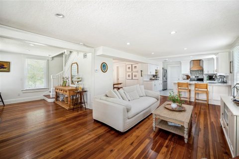 House in Lakeland, Florida 4 bedrooms, 180.69 sq.m. № 1912660 - photo 8