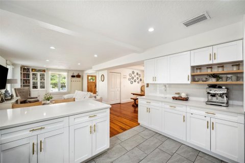 House in Lakeland, Florida 4 bedrooms, 180.69 sq.m. № 1912660 - photo 12