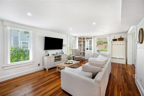 House in Lakeland, Florida 4 bedrooms, 180.69 sq.m. № 1912660 - photo 10
