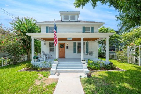 House in Lakeland, Florida 4 bedrooms, 180.69 sq.m. № 1912660 - photo 1