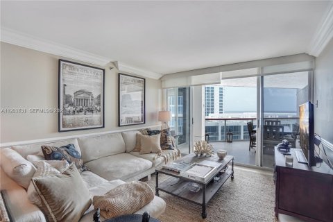 Condominio en venta en Miami Beach, Florida, 2 dormitorios, 114.27 m2 № 2077051 - foto 10