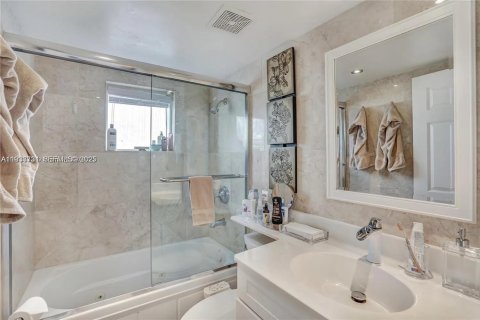Condominio en venta en Miami Beach, Florida, 2 dormitorios, 114.27 m2 № 2077051 - foto 8